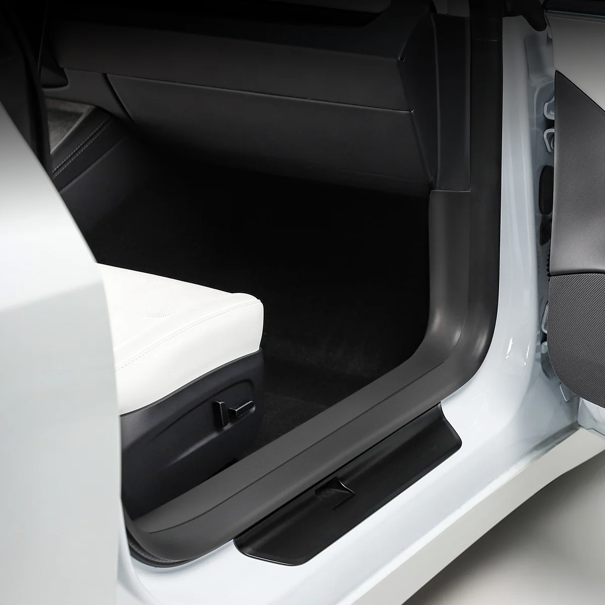 Front/Rear Door Threshold Cover - Image 5