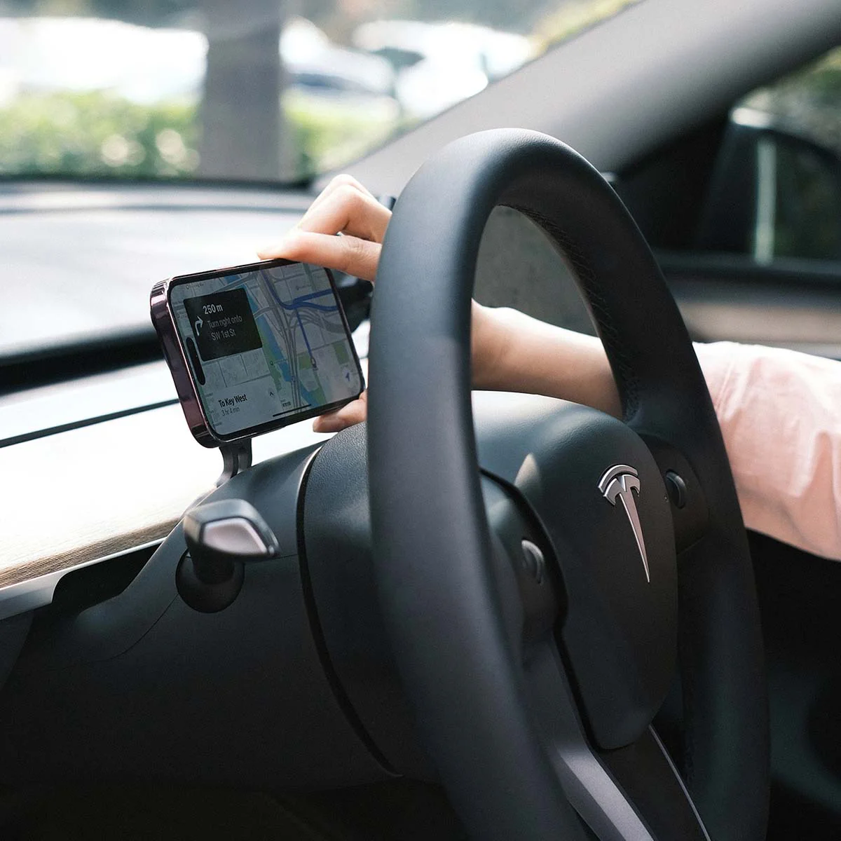 Steering Wheel HUD Magnetic Cellphone Mount - Image 3